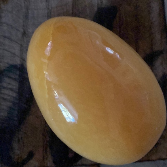 Vintage Madagascar Genuine Polished Lemon Quartz Egg - Picture 3 of 7